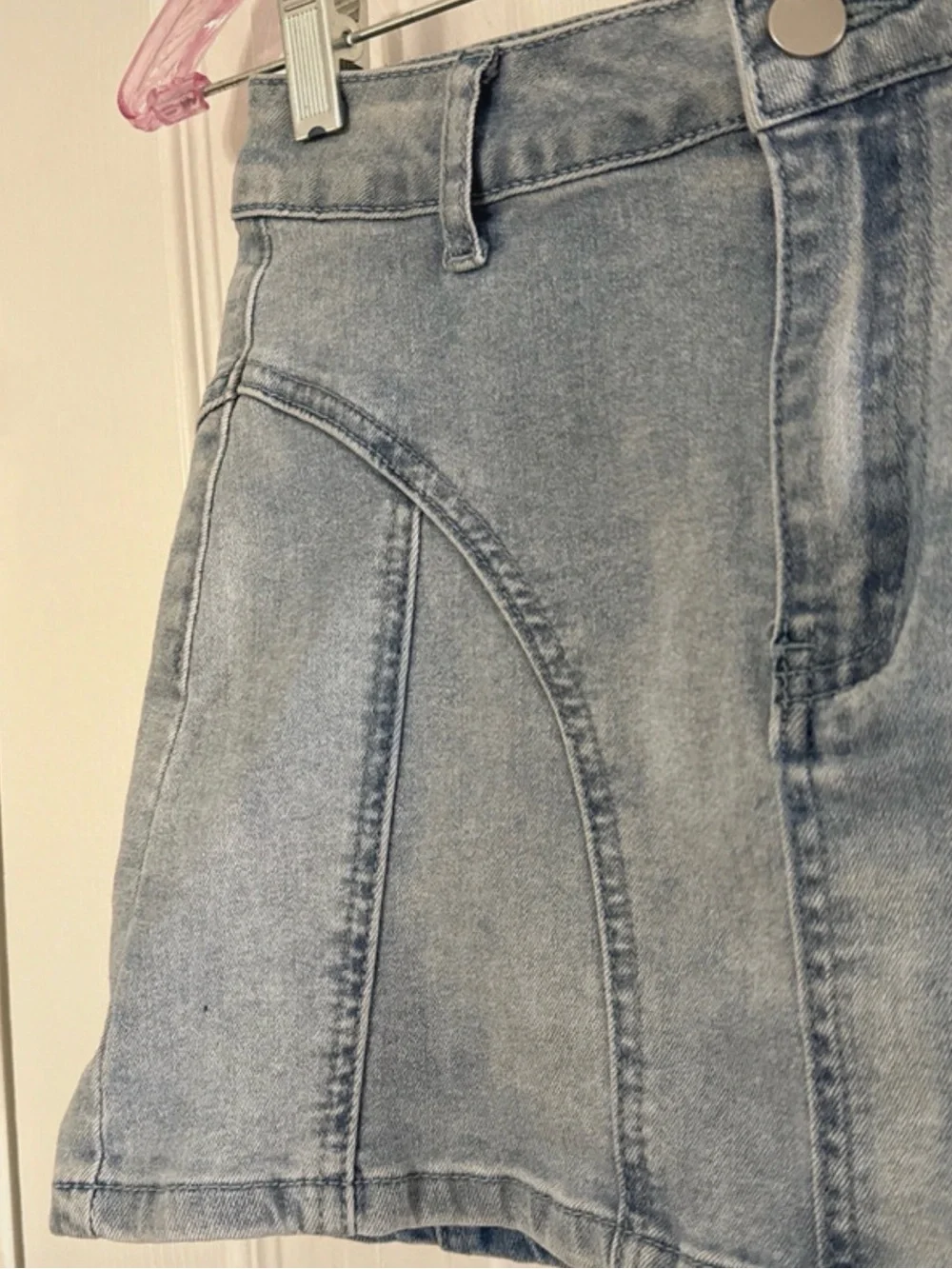 Denim Jean Mini Skirt, light-wash zip front Size US S.